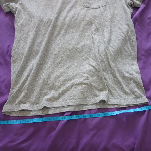 Gap Size XL Made in Vietnam Grey T-Shirt with front Pocket - Picture 2 of 13